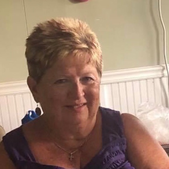 Meet your Posher, Julie - Picture 1 of 1